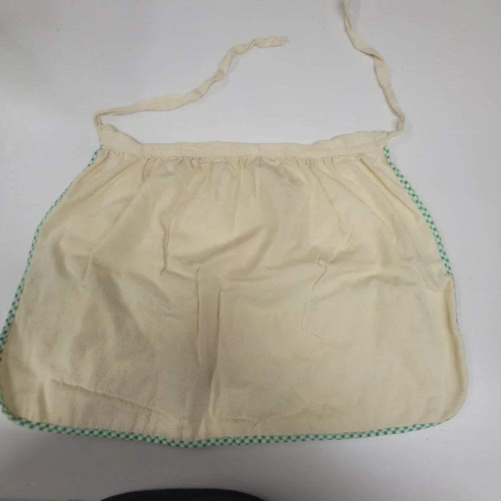 Vintage Handmade Apron Floral‎ Embroidery Cottagecore Kitchen Decor
